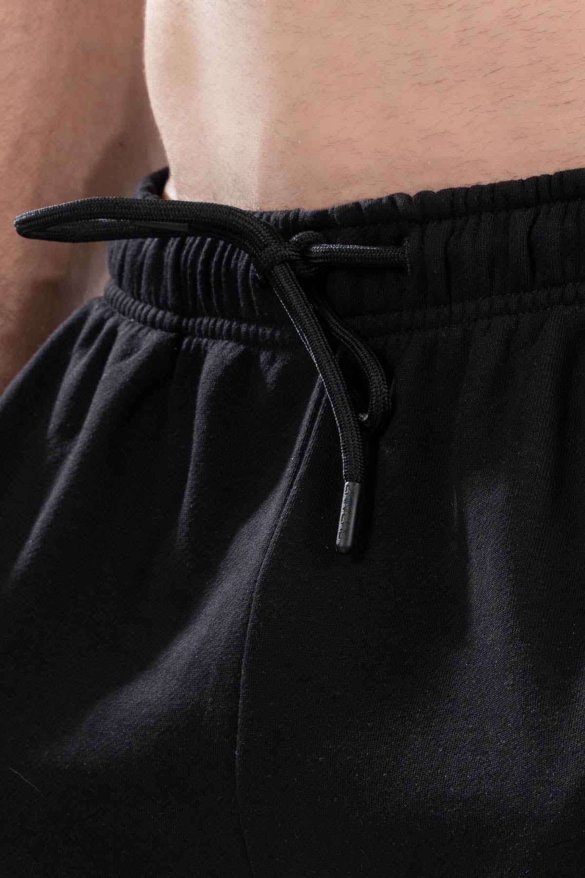 ESSENTIAL FLEX SHORT